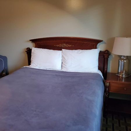 פלטסבורג Golden Gate Lodging מראה חיצוני תמונה