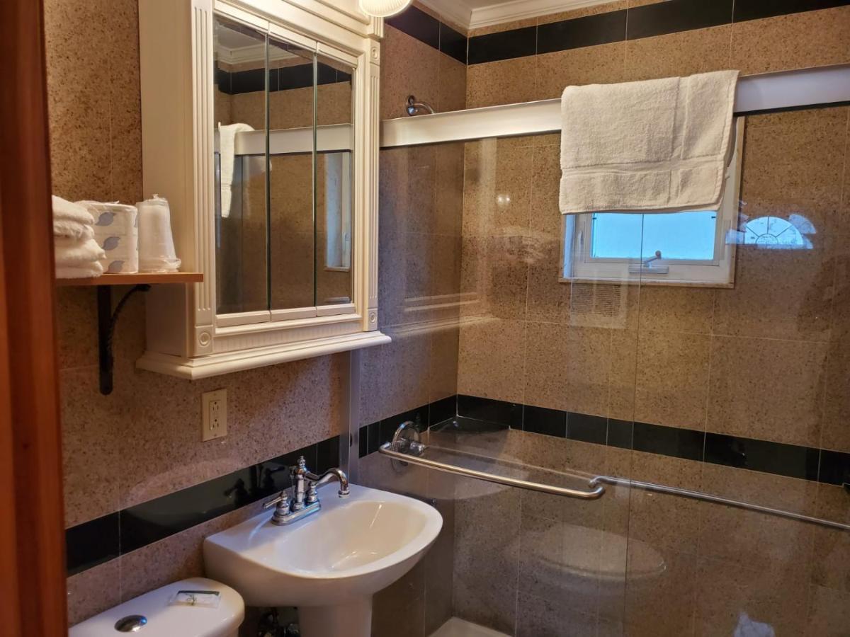 פלטסבורג Golden Gate Lodging מראה חיצוני תמונה