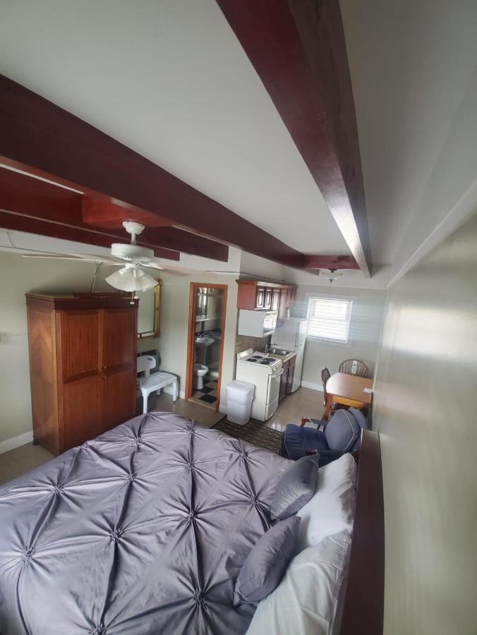 פלטסבורג Golden Gate Lodging מראה חיצוני תמונה